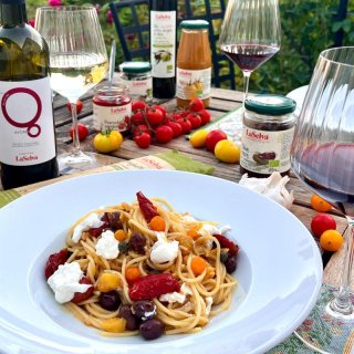 Spaghetti mit bunter Tomatensauce