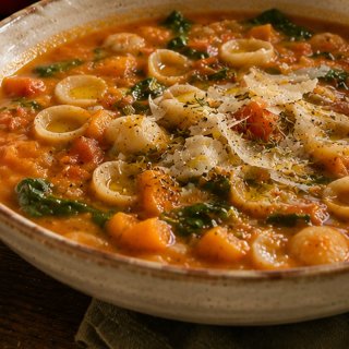 ­Minestrone mit Orecchiette und ­Hokkaido-Kürbis