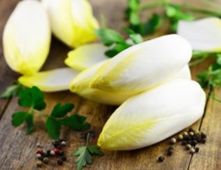 Chicorée-Salat mit Gnocchi