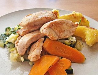 Sommergemüse mit Hähnchenbrust und gerösteten Kart