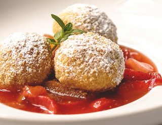 Topfenknödel mit Erdbeersoße