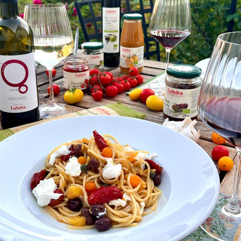 Spaghetti mit bunter Tomatensauce