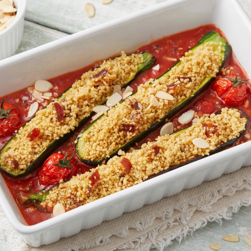 Zucchini gefüllt mit Couscous und Mangold